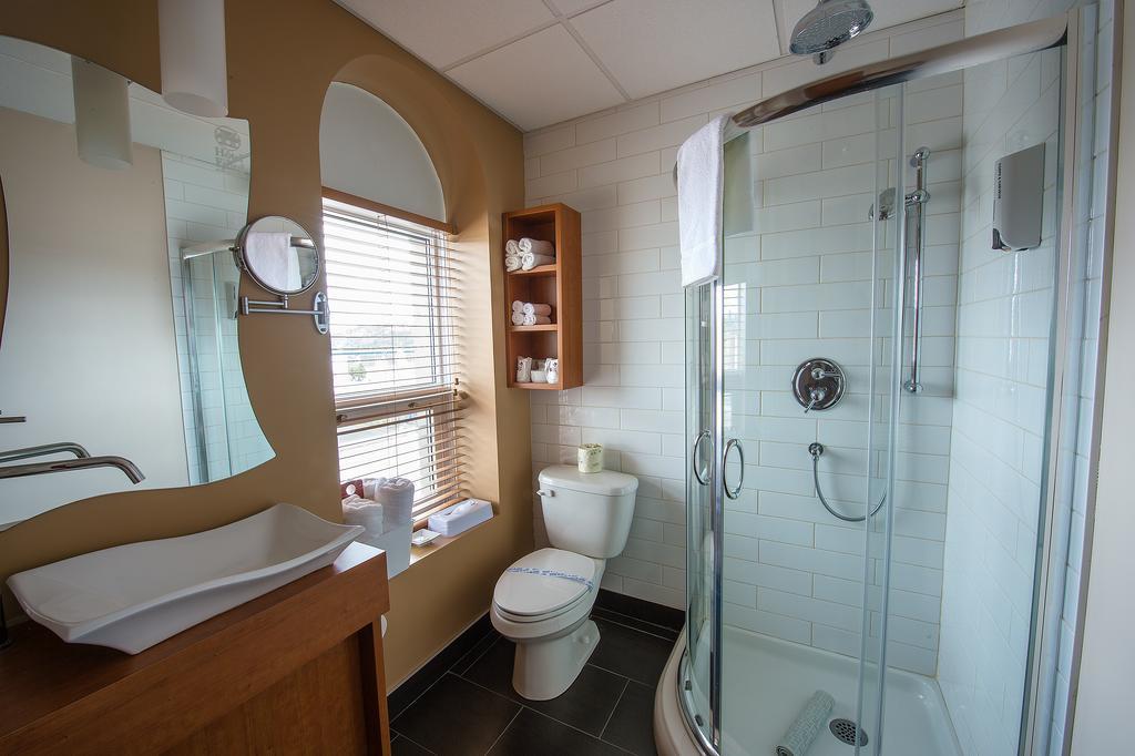 Hotel Du Fjord Chicoutimi Стая снимка