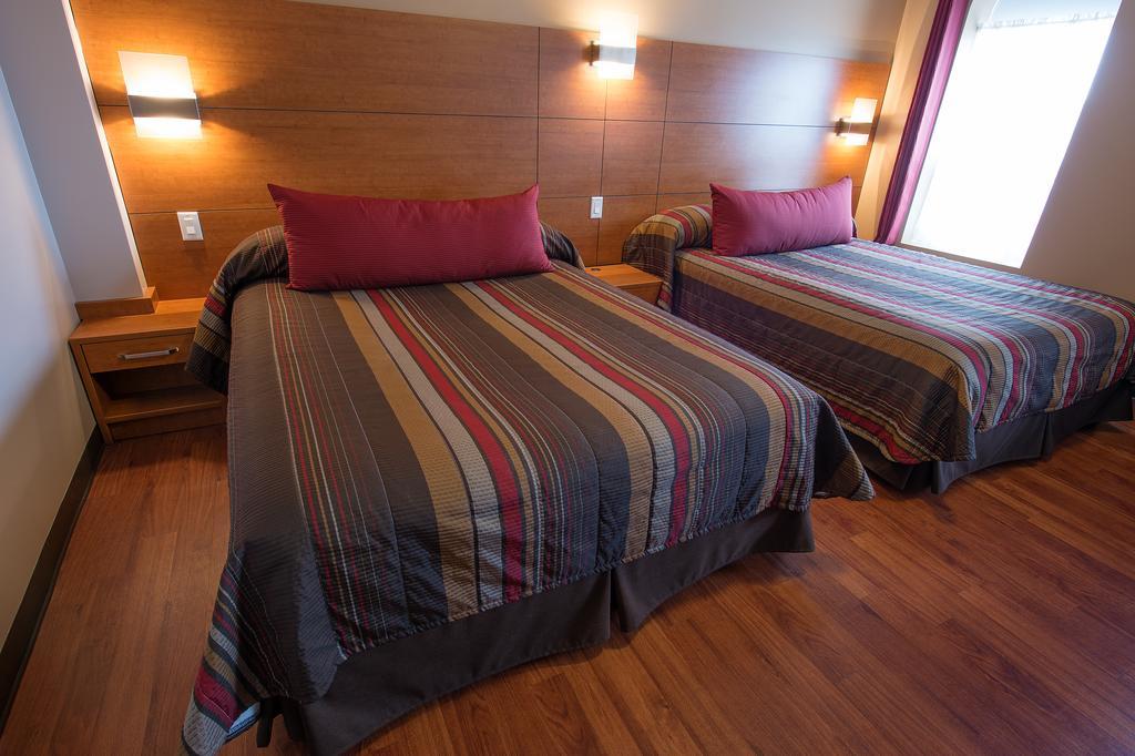 Hotel Du Fjord Chicoutimi Стая снимка