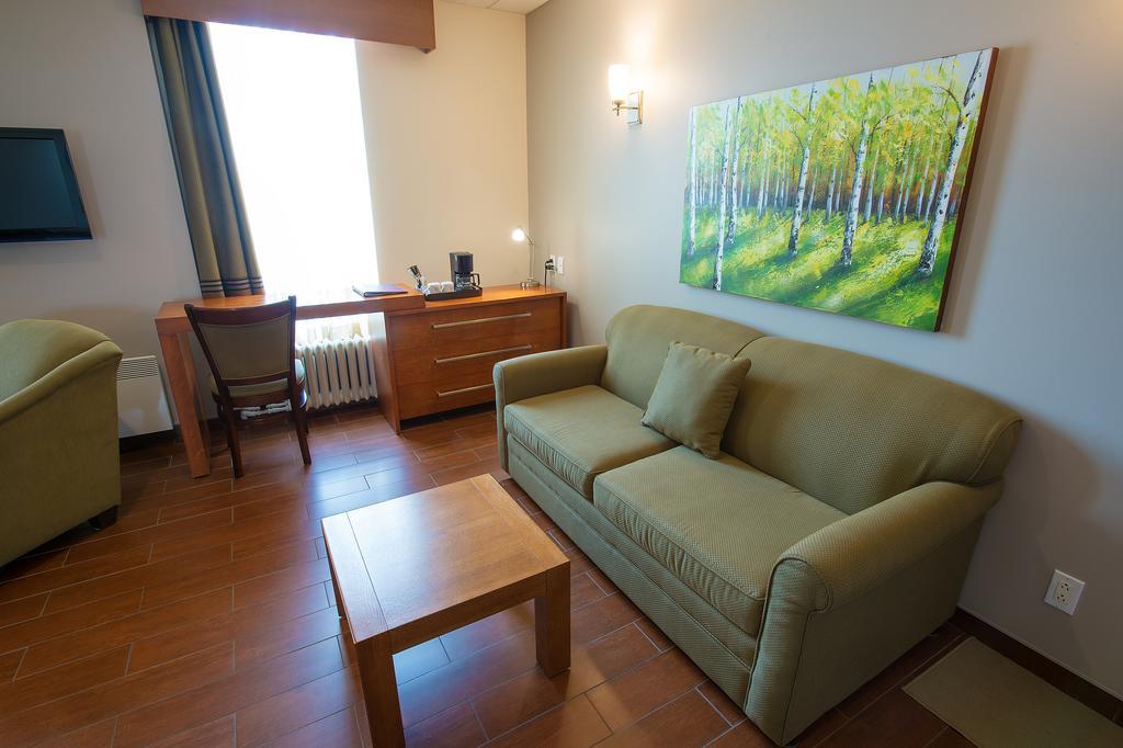 Hotel Du Fjord Chicoutimi Екстериор снимка