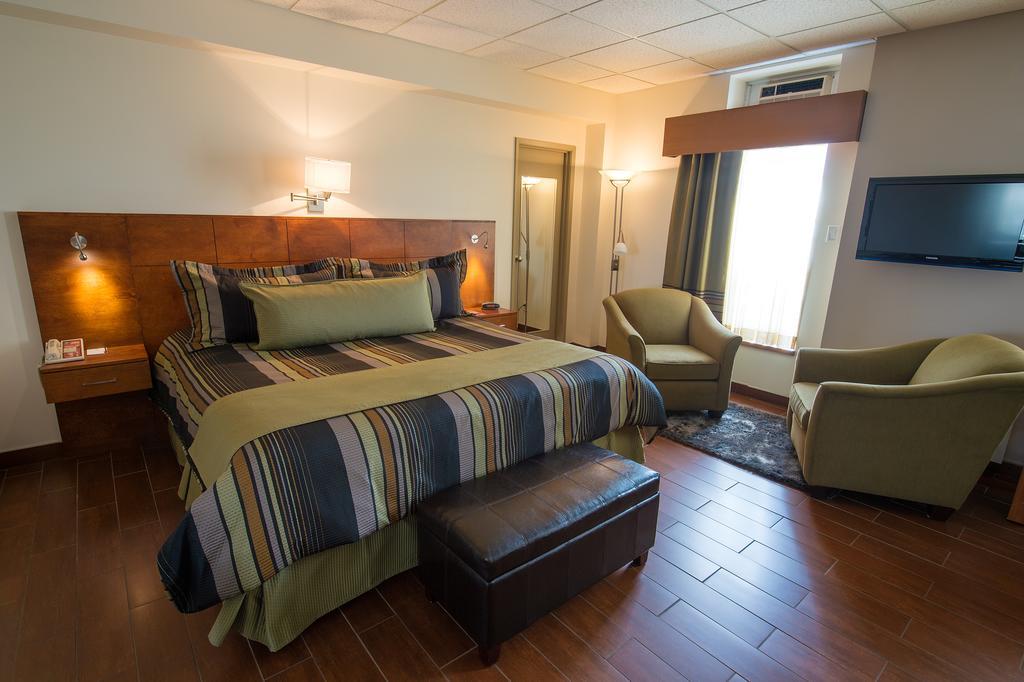 Hotel Du Fjord Chicoutimi Екстериор снимка