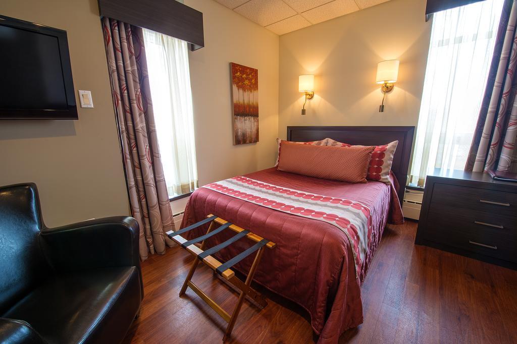 Hotel Du Fjord Chicoutimi Екстериор снимка
