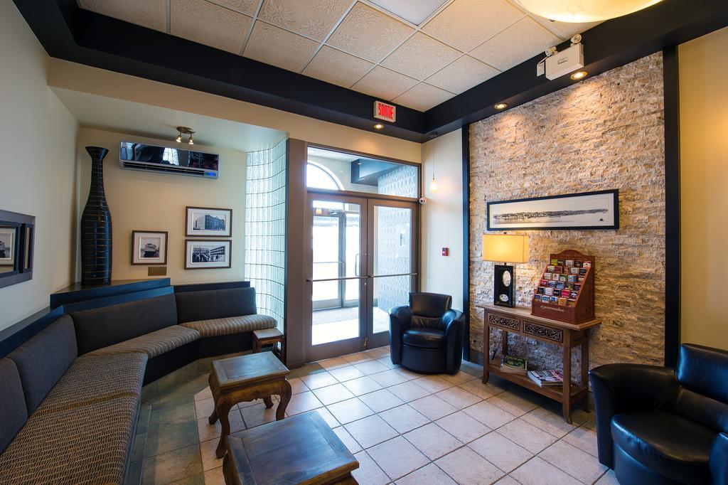 Hotel Du Fjord Chicoutimi Екстериор снимка