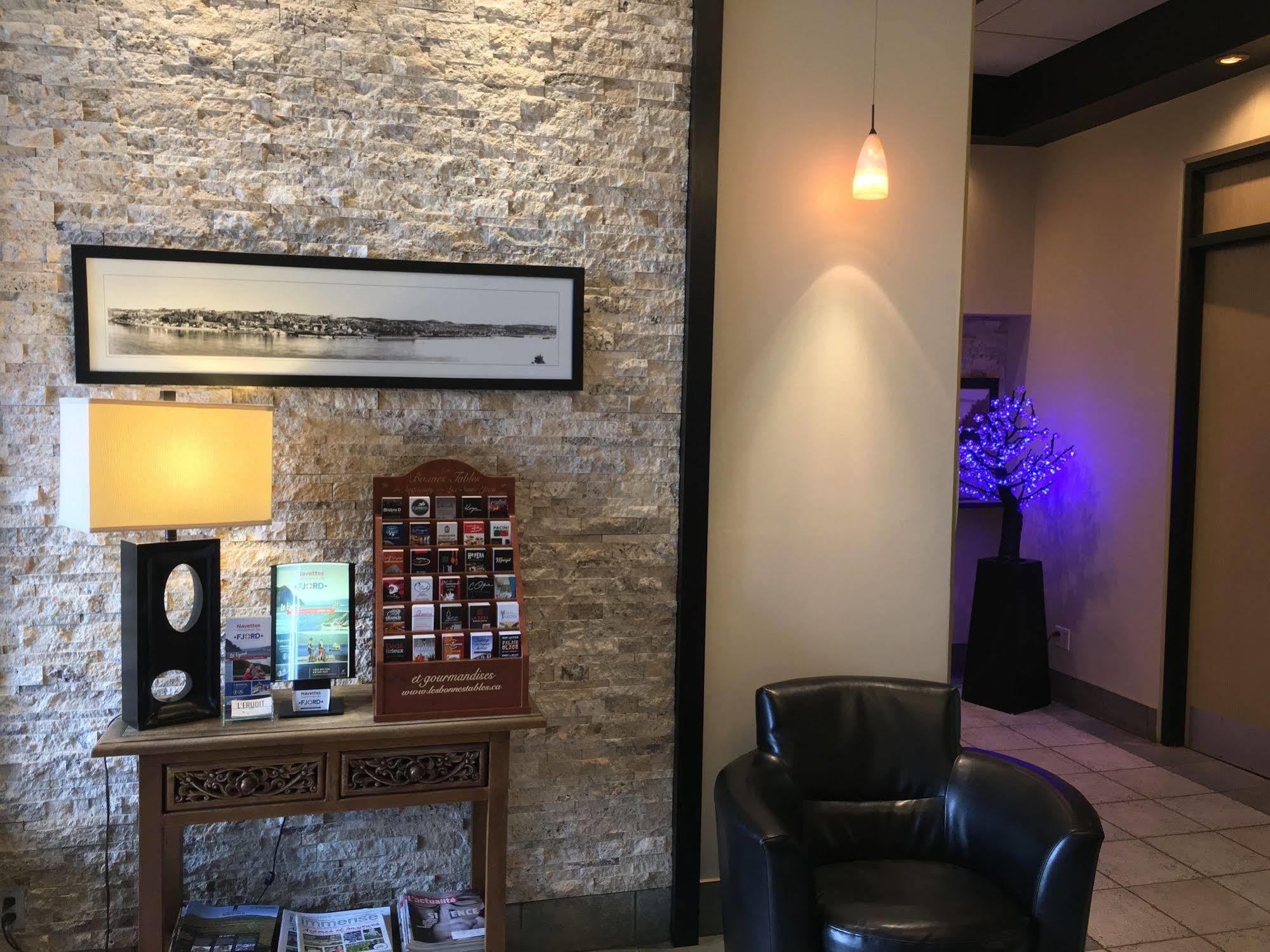Hotel Du Fjord Chicoutimi Екстериор снимка