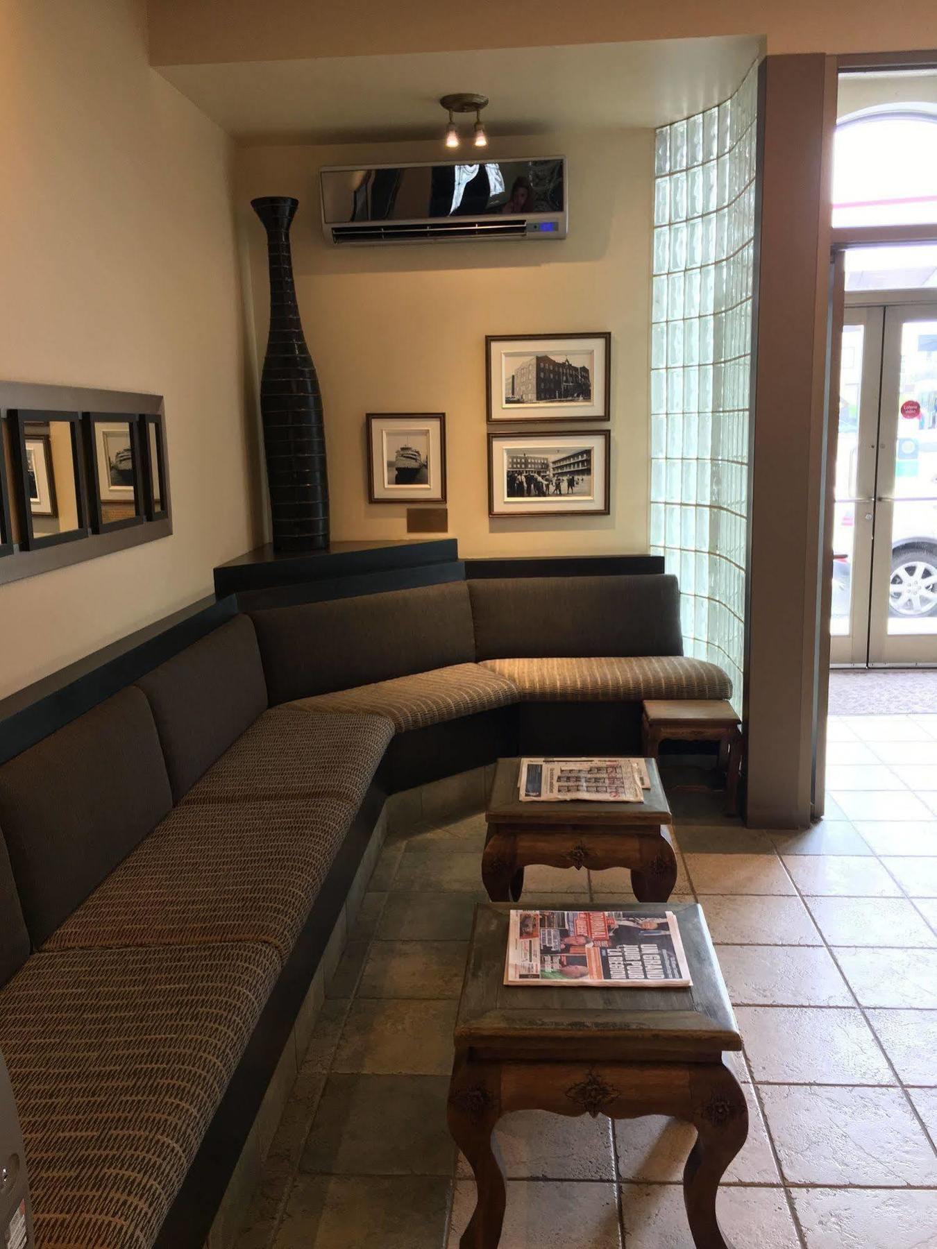 Hotel Du Fjord Chicoutimi Екстериор снимка
