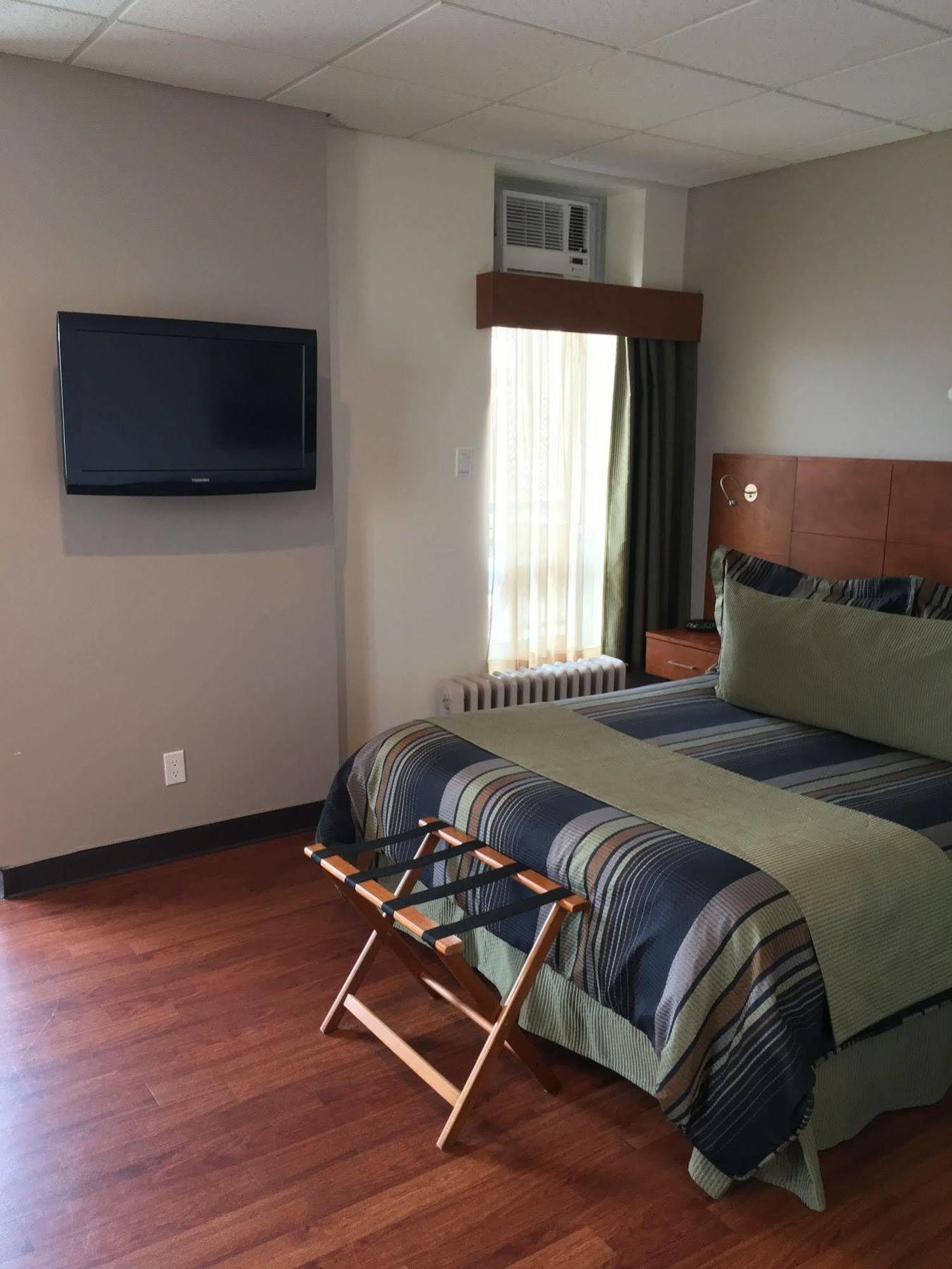 Hotel Du Fjord Chicoutimi Екстериор снимка