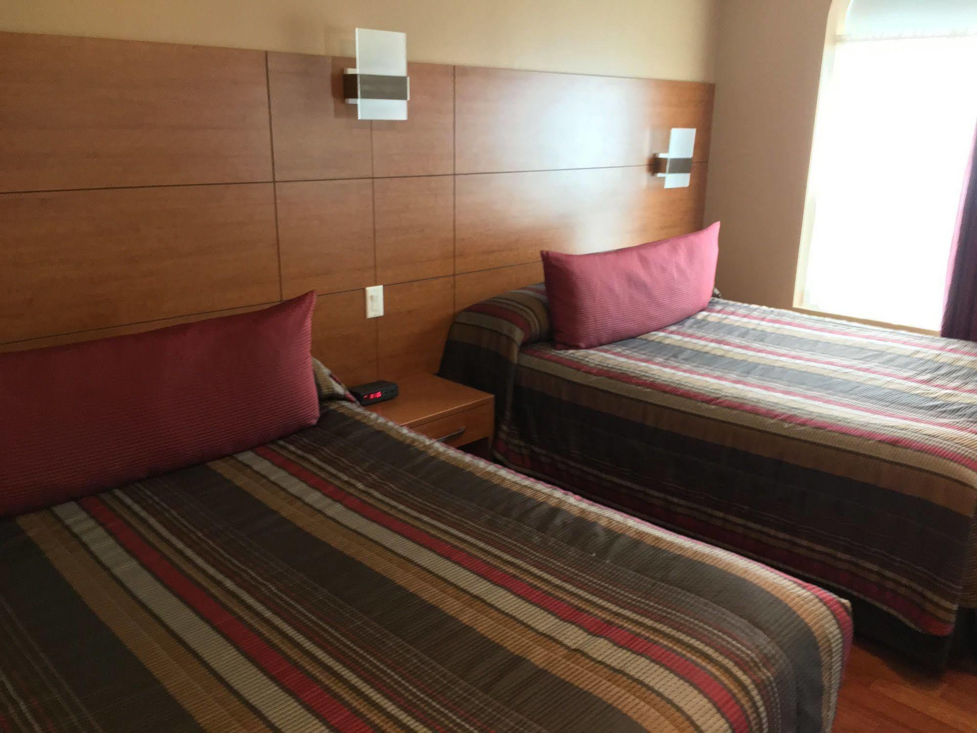 Hotel Du Fjord Chicoutimi Екстериор снимка