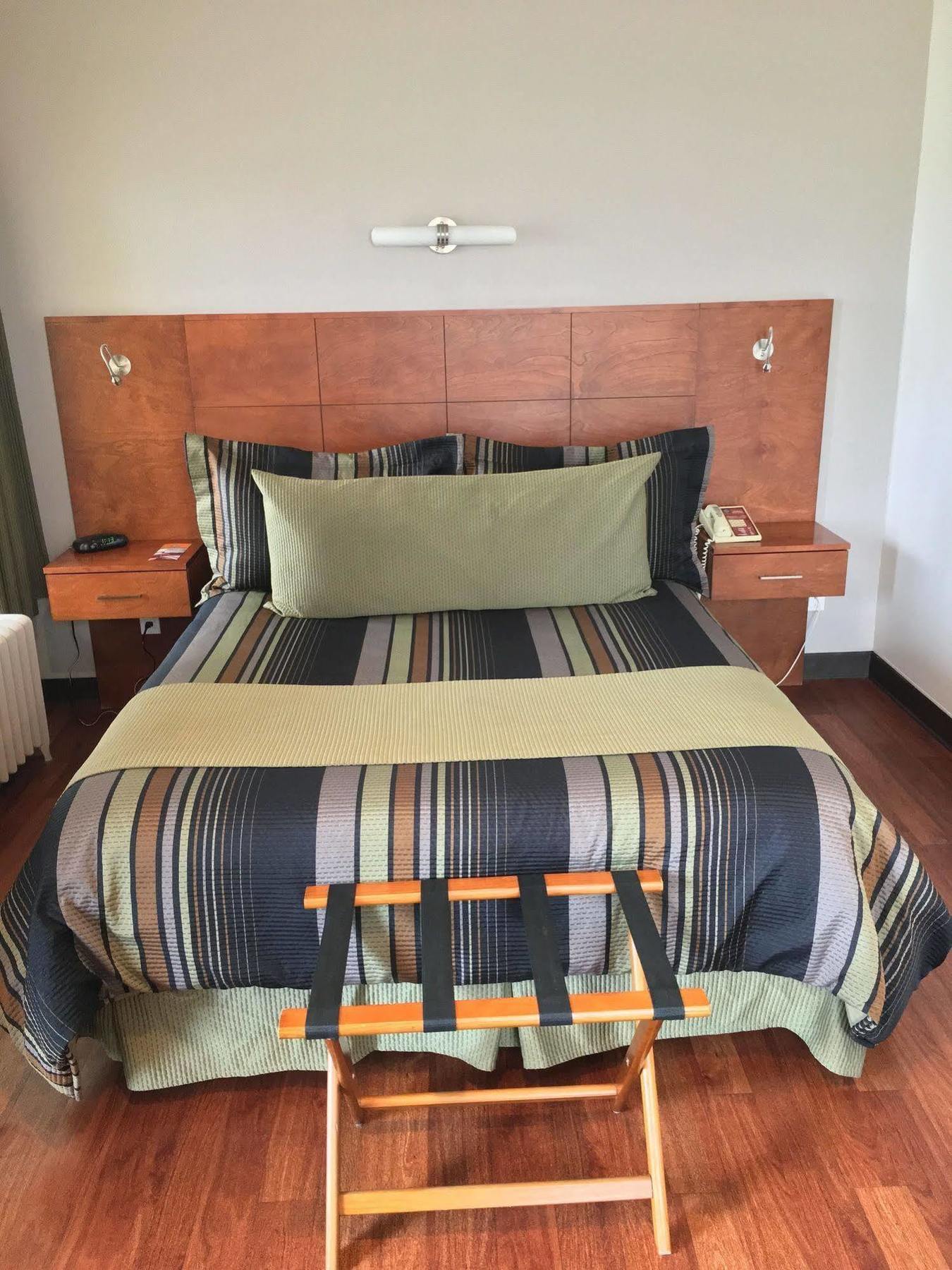 Hotel Du Fjord Chicoutimi Екстериор снимка