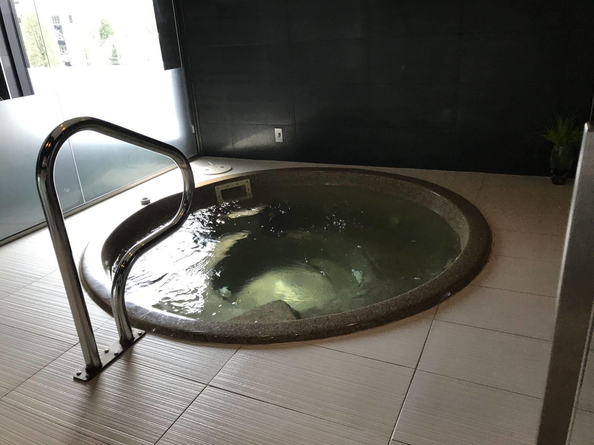 Hotel Du Fjord Chicoutimi Екстериор снимка