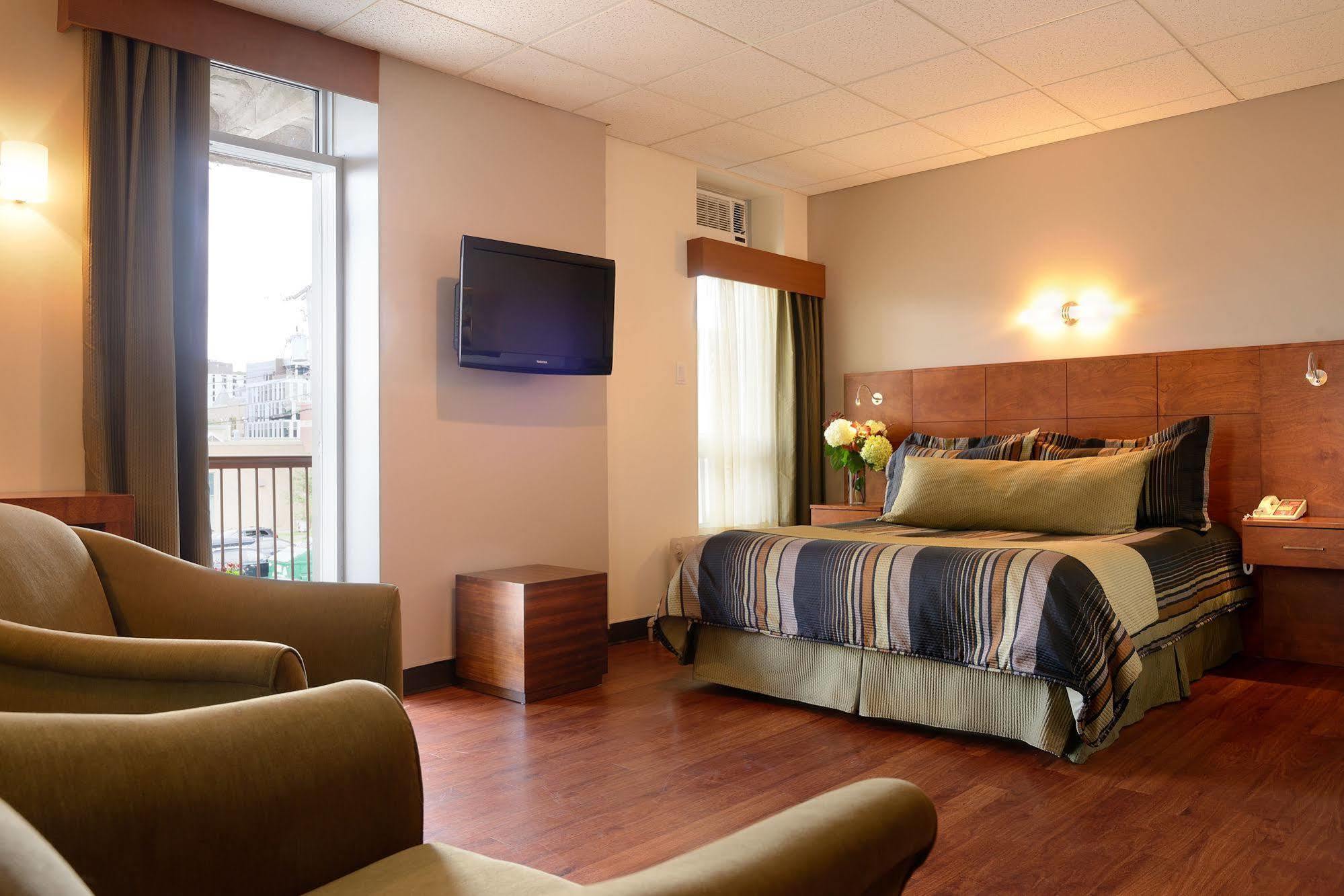 Hotel Du Fjord Chicoutimi Екстериор снимка